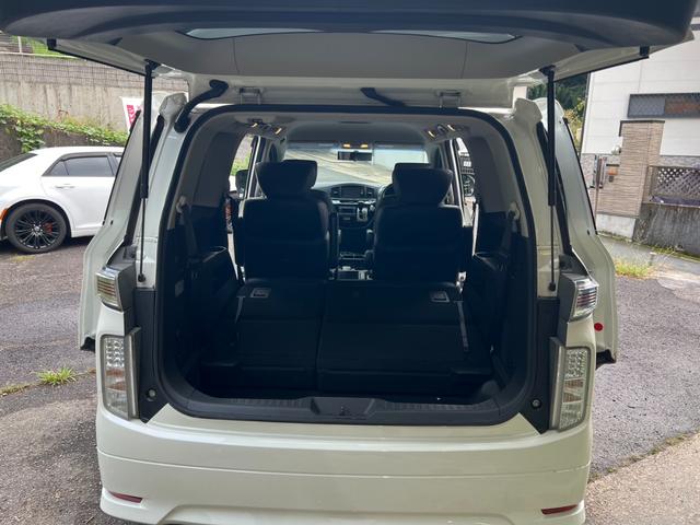 エルグランド ２５０ハイウェイスター　７人の乗り／純正ナビ／バックカメラ／ＥＴＣ／両側電動スライドドア／社外ホイール（11枚目）