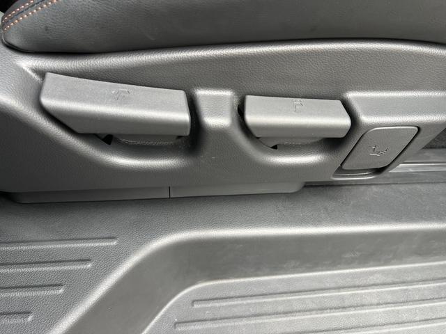 エルグランド ２５０ハイウェイスター　７人の乗り／純正ナビ／バックカメラ／ＥＴＣ／両側電動スライドドア／社外ホイール（21枚目）