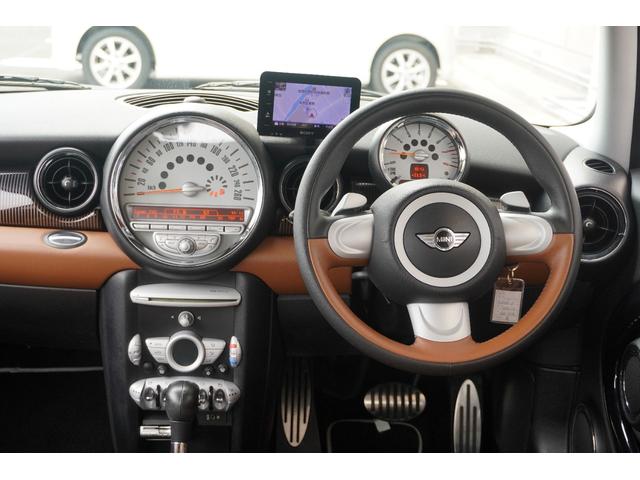 ＭＩＮＩ ５０　メイフェア　クーパーＳ／５０周年限定車／車検整備付きポータブルナビ／ＴＶ／ＥＴＣ／オートエアコン／プシュスタート／スマートキー／（26枚目）
