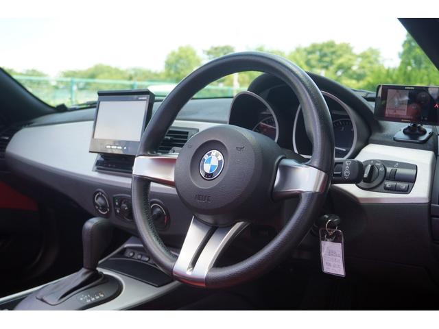 Ｚ４ ロードスター２．５ｉ　レッドレザー／社外ナビ／ＴＶ／Ｂカメラ／Ｂｌｕｅｔｏｏｔｈ／ディスチャージヘッドライト／シートヒーター／電動オープン／正規Ｄ車／（10枚目）