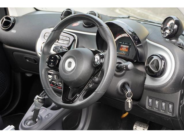 スマートフォーツークーペ ブラックシルバー　エディション　５０台限定車／買取車両／車検整備付き／ブラバスアルミホイール／サンルーフ／シートヒーター／衝突警告システム／パドルシフト／クルーズコントロール／（9枚目）