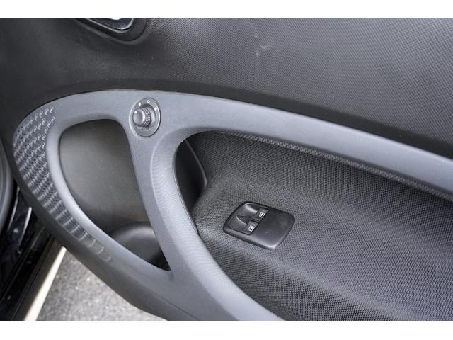 スマートフォーツークーペ ブラックシルバー　エディション　５０台限定車／買取車両／車検整備付き／ブラバスアルミホイール／サンルーフ／シートヒーター／衝突警告システム／パドルシフト／クルーズコントロール／（18枚目）