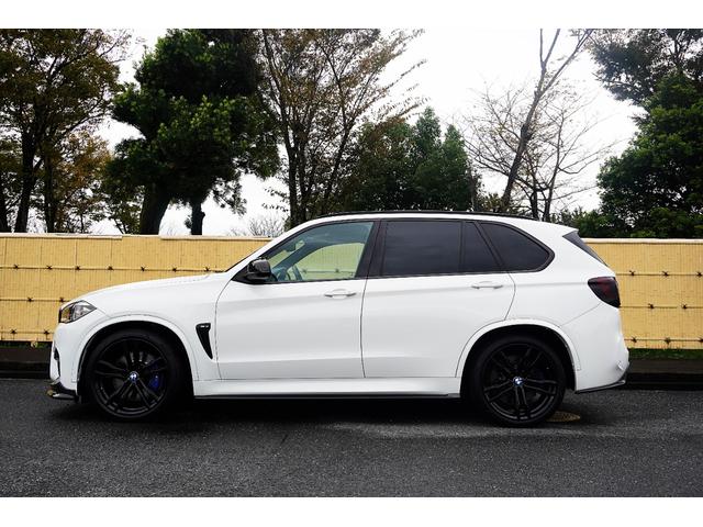 Ｘ５ Ｍ ベースグレード　Ｆ／Ｓ／Ｒ／カーボン／純正２１ＡＷ／黒革シート／純正ナビ／ＴＶ／Ｂカメラ／Ｂｌｕｅｔｏｏｔｈ／ＥＴＣ／スマートキー／プシュスタート／全周囲カメラ／ハーマンカートン／パノマミックスライディングルーフ／（70枚目）