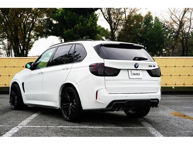 Ｘ５ Ｍ ベースグレード　Ｆ／Ｓ／Ｒ／カーボン／純正２１ＡＷ／黒革シート／純正ナビ／ＴＶ／Ｂカメラ／Ｂｌｕｅｔｏｏｔｈ／ＥＴＣ／スマートキー／プシュスタート／全周囲カメラ／ハーマンカートン／パノマミックスライディングルーフ／（80枚目）