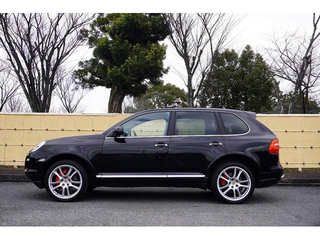 カイエン ターボ　ターボ（５名）チェスナットブラウンレザー／ＧＴＳ２１ＡＷ／サンルーフ／純正ナビ／ＴＶ／Ｂカメラ／Ｂｌｕｅｔｏｏｔｈ／ＥＴＣ／キーレスエントリー／アルカンターラルーフライニング（5枚目）