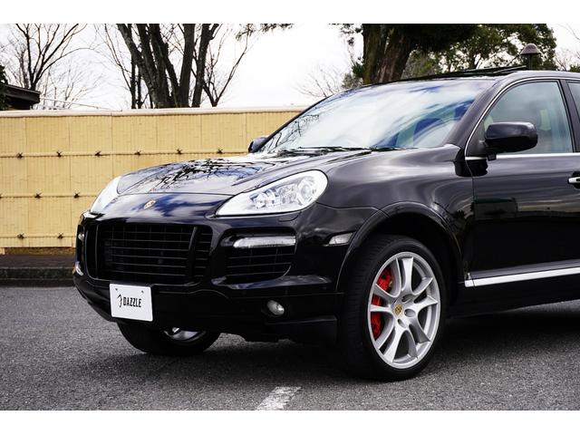 カイエン ターボ　ターボ（５名）チェスナットブラウンレザー／ＧＴＳ２１ＡＷ／サンルーフ／純正ナビ／ＴＶ／Ｂカメラ／Ｂｌｕｅｔｏｏｔｈ／ＥＴＣ／キーレスエントリー／アルカンターラルーフライニング（47枚目）