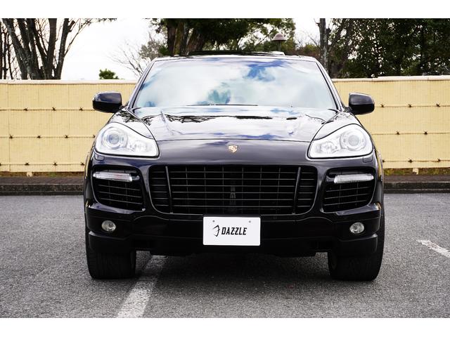 カイエン ターボ　ターボ（５名）チェスナットブラウンレザー／ＧＴＳ２１ＡＷ／サンルーフ／純正ナビ／ＴＶ／Ｂカメラ／Ｂｌｕｅｔｏｏｔｈ／ＥＴＣ／キーレスエントリー／アルカンターラルーフライニング（49枚目）