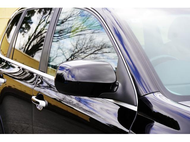 カイエン ターボ　ターボ（５名）チェスナットブラウンレザー／ＧＴＳ２１ＡＷ／サンルーフ／純正ナビ／ＴＶ／Ｂカメラ／Ｂｌｕｅｔｏｏｔｈ／ＥＴＣ／キーレスエントリー／アルカンターラルーフライニング（52枚目）