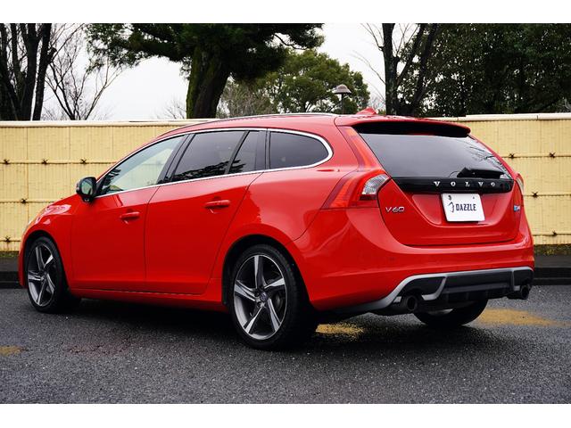 Ｖ６０ Ｔ４　Ｒデザイン　特別仕様車／ポールスターパフォーマンスＰＫＧ／黒革シート／専用エクステリア／専用１８ＡＷ／純正ナビ／ＴＶ／Ｂカメラ／Ｂｌｕｅｔｏｏｔｈ／ＥＴＣ／キーレスエントリー／プシュスタート／オートエアコン／（8枚目）