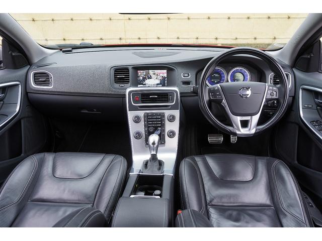 Ｖ６０ Ｔ４　Ｒデザイン　特別仕様車／ポールスターパフォーマンスＰＫＧ／黒革シート／専用エクステリア／専用１８ＡＷ／純正ナビ／ＴＶ／Ｂカメラ／Ｂｌｕｅｔｏｏｔｈ／ＥＴＣ／キーレスエントリー／プシュスタート／オートエアコン／（32枚目）