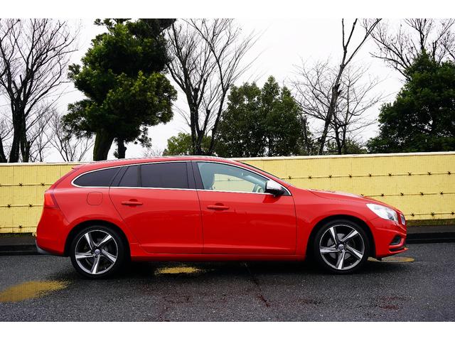 Ｖ６０ Ｔ４　Ｒデザイン　特別仕様車／ポールスターパフォーマンスＰＫＧ／黒革シート／専用エクステリア／専用１８ＡＷ／純正ナビ／ＴＶ／Ｂカメラ／Ｂｌｕｅｔｏｏｔｈ／ＥＴＣ／キーレスエントリー／プシュスタート／オートエアコン／（64枚目）