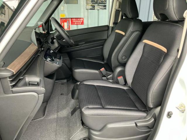 セレナ ｅパワーハイウェイスターＶ　純正　１２．３インチ　メモリーナビ／フリップダウンモニター　純正　１１インチ／インテリジェントルームミラー／エマージェンシーブレーキ／ハンズフリー両側電動スライドドア／シートヒーター　前席　禁煙車（7枚目）