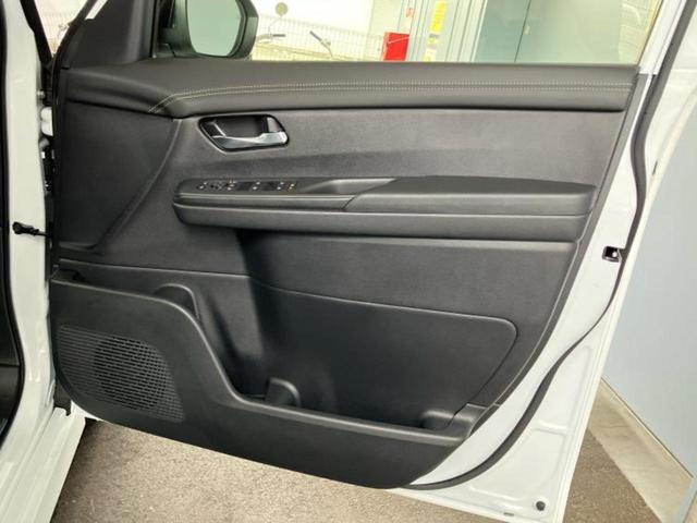 セレナ ｅパワーハイウェイスターＶ　純正　１２．３インチ　メモリーナビ／フリップダウンモニター　純正　１１インチ／インテリジェントルームミラー／エマージェンシーブレーキ／ハンズフリー両側電動スライドドア／シートヒーター　前席　禁煙車（23枚目）