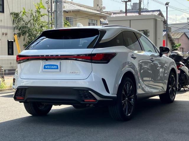RX 4WD RX350Fスポーツ パノラマルーフ/保証書/ディスプレイオーディオ+ナビ14インチ/デジタルインナーミラー/プリクラッシュセーフティ/エアーシート 前席/全方位モニター/車線逸脱防止支援システム 革シート サンルーフ(3枚目)