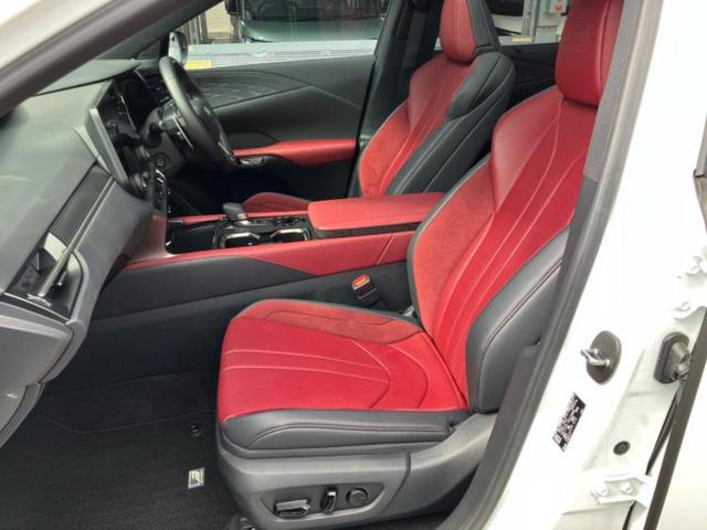 RX 4WD RX350Fスポーツ パノラマルーフ/保証書/ディスプレイオーディオ+ナビ14インチ/デジタルインナーミラー/プリクラッシュセーフティ/エアーシート 前席/全方位モニター/車線逸脱防止支援システム 革シート サンルーフ(6枚目)