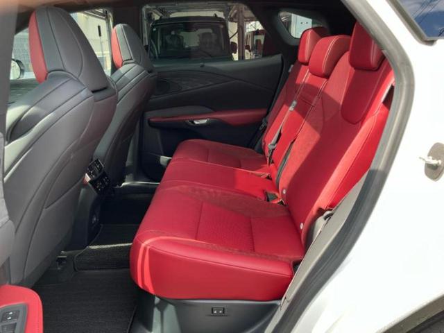 RX 4WD RX350Fスポーツ パノラマルーフ/保証書/ディスプレイオーディオ+ナビ14インチ/デジタルインナーミラー/プリクラッシュセーフティ/エアーシート 前席/全方位モニター/車線逸脱防止支援システム 革シート サンルーフ(7枚目)