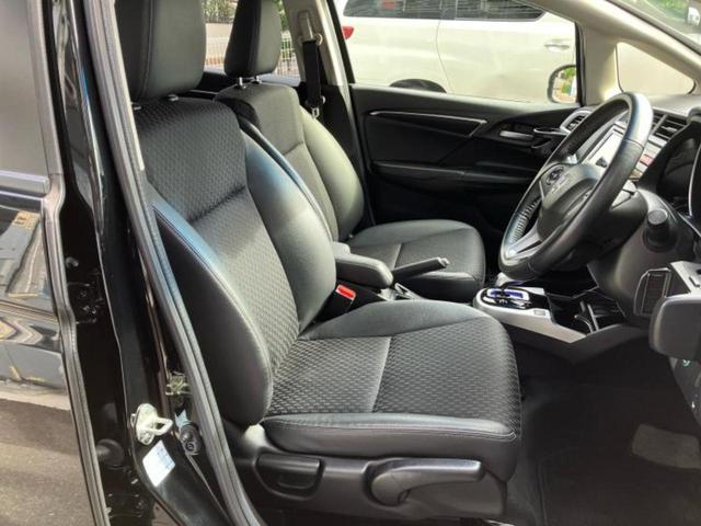 フィットハイブリッド ハイブリッド・Ｌパッケージ　保証書／純正　ＳＤナビ／シート　ハーフレザー／パーキングアシスト　バックガイド／ドライブレコーダー　前後／ヘッドランプ　ＬＥＤ／ＵＳＢジャック／Ｂｌｕｅｔｏｏｔｈ接続／ＥＴＣ　バックカメラ　ＤＶＤ再生（4枚目）