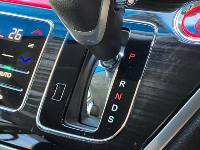 オデッセイハイブリッド ハイブリッドアブソルート・ＥＸホンダセンシング　保証書／純正　９インチ　ＳＤナビ／ホンダセンシング／両側電動スライドドア／シートヒーター　前席／マルチビューカメラシステム／車線逸脱防止支援システム／シート　ハーフレザー　衝突被害軽減システム　記録簿（18枚目）