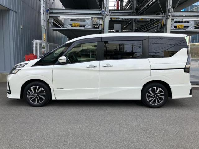 セレナ ハイウェイスターＶ　新品タイヤ／保証書／純正　１０インチ　ＳＤナビ／フリップダウンモニター／エマージェンシーブレーキ／両側電動スライドドア／車線逸脱防止支援システム／パーキングアシスト　バックガイド　衝突被害軽減システム（2枚目）