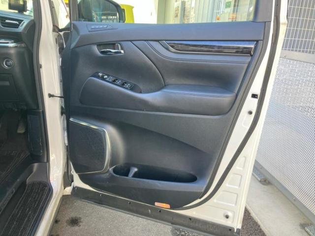 アルファード Ｓ　Ｃパッケージ　新品タイヤ／ツインムーンルーフ／保証書／ディスプレイオーディオ＋ナビ９インチ／フリップダウンモニター　純正　１２．１インチ／デジタルインナーミラー／トヨタセーフティセンス　サンルーフ　両側電動スライド（23枚目）