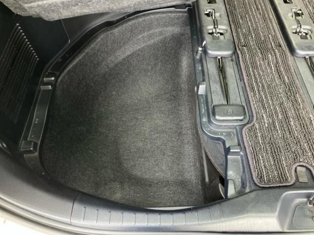 アルファード Ｓ　Ｃパッケージ　新品タイヤ／ツインムーンルーフ／保証書／ディスプレイオーディオ＋ナビ９インチ／フリップダウンモニター　純正　１２．１インチ／デジタルインナーミラー／トヨタセーフティセンス　サンルーフ　両側電動スライド（27枚目）