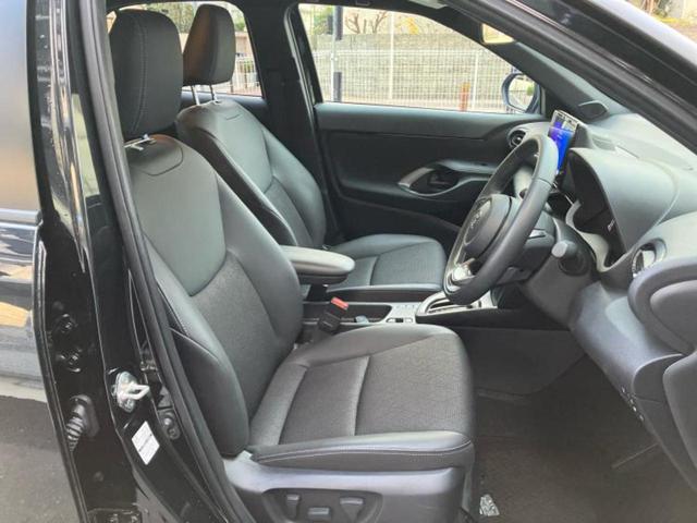 ヤリスクロス ハイブリッドＺ　ディスプレイオーディオ＋ナビ８インチ／トヨタセーフティセンス／シートヒーター　前席／パノラミックビューモニター／車線逸脱防止支援システム／ドライブレコーダー　社外／ヘッドランプ　ＬＥＤ　全周囲カメラ（4枚目）