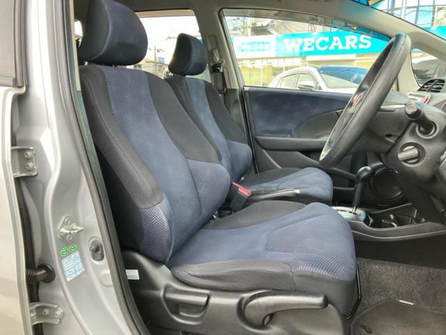 フィット １３Ｇ・スマートセレクション　新品タイヤ／純正　ＳＤナビ／ヘッドランプ　ＨＩＤ／ＥＴＣ／ＥＢＤ付ＡＢＳ／ワンセグＴＶ／ＤＶＤ／エアバッグ　運転席／エアバッグ　助手席／衝突安全ボディ／パワーウインドウ／キーレスエントリー　ＤＶＤ再生（4枚目）