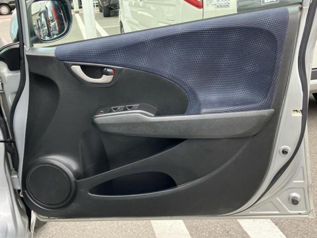 フィット １３Ｇ・スマートセレクション　新品タイヤ／純正　ＳＤナビ／ヘッドランプ　ＨＩＤ／ＥＴＣ／ＥＢＤ付ＡＢＳ／ワンセグＴＶ／ＤＶＤ／エアバッグ　運転席／エアバッグ　助手席／衝突安全ボディ／パワーウインドウ／キーレスエントリー　ＤＶＤ再生（21枚目）