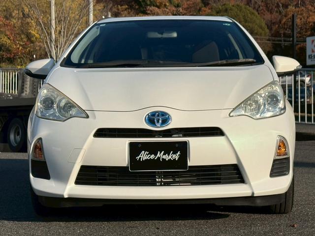 アクア Ｇ　ナビ　ＥＴＣ　キーレス　電動格納ミラー　アイドリングストップ　衝突安全ボディ　横滑り防止システム（4枚目）