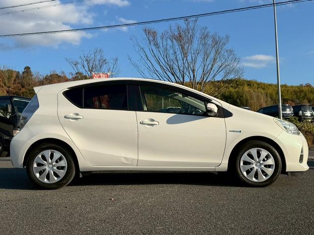 アクア Ｇ　ナビ　ＥＴＣ　キーレス　電動格納ミラー　アイドリングストップ　衝突安全ボディ　横滑り防止システム（8枚目）