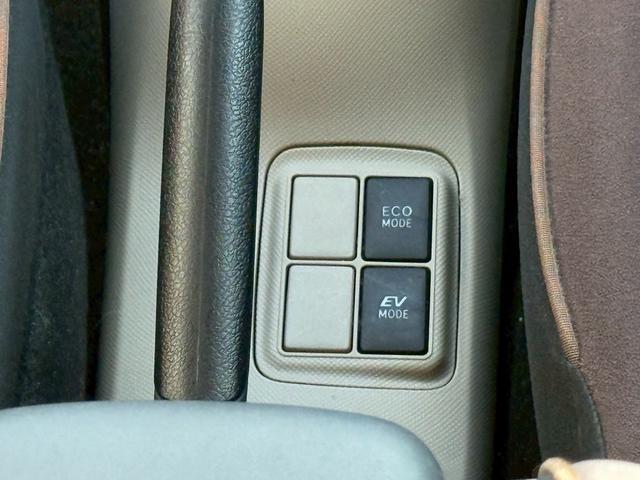 アクア Ｇ　ナビ　ＥＴＣ　キーレス　電動格納ミラー　アイドリングストップ　衝突安全ボディ　横滑り防止システム（27枚目）