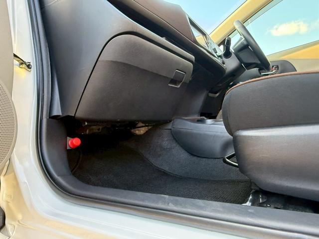 アクア Ｇ　ナビ　ＥＴＣ　キーレス　電動格納ミラー　アイドリングストップ　衝突安全ボディ　横滑り防止システム（43枚目）