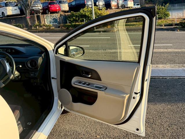 アクア Ｇ　ナビ　ＥＴＣ　キーレス　電動格納ミラー　アイドリングストップ　衝突安全ボディ　横滑り防止システム（51枚目）