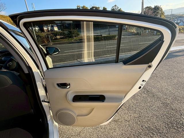 アクア Ｇ　ナビ　ＥＴＣ　キーレス　電動格納ミラー　アイドリングストップ　衝突安全ボディ　横滑り防止システム（59枚目）