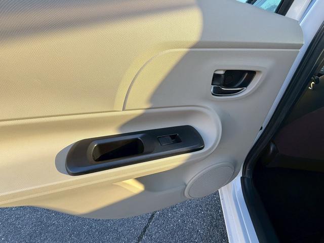 アクア Ｇ　ナビ　ＥＴＣ　キーレス　電動格納ミラー　アイドリングストップ　衝突安全ボディ　横滑り防止システム（62枚目）