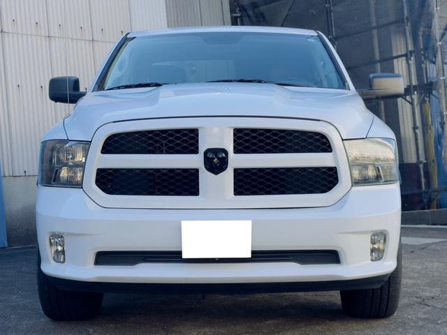 ダッジ・ラム 　４ＷＤ　積載３００ｋｇ　ナビ　サイドステップ　クルーズコントロール　オートライト　オートエアコン　ステアリングスイッチ　フロントフォグライト　トノカバー付き（5枚目）