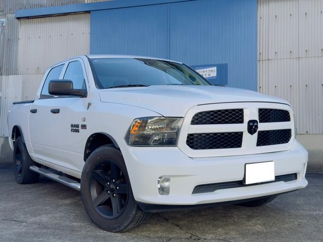 ダッジ・ラム 　４ＷＤ　積載３００ｋｇ　ナビ　サイドステップ　クルーズコントロール　オートライト　オートエアコン　ステアリングスイッチ　フロントフォグライト　トノカバー付き（6枚目）