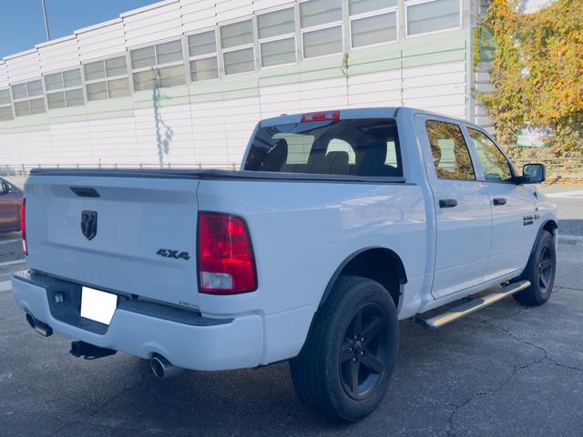 ダッジ・ラム 　４ＷＤ　積載３００ｋｇ　ナビ　サイドステップ　クルーズコントロール　オートライト　オートエアコン　ステアリングスイッチ　フロントフォグライト　トノカバー付き（8枚目）