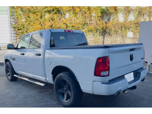 ダッジ・ラム 　４ＷＤ　積載３００ｋｇ　ナビ　サイドステップ　クルーズコントロール　オートライト　オートエアコン　ステアリングスイッチ　フロントフォグライト　トノカバー付き（9枚目）