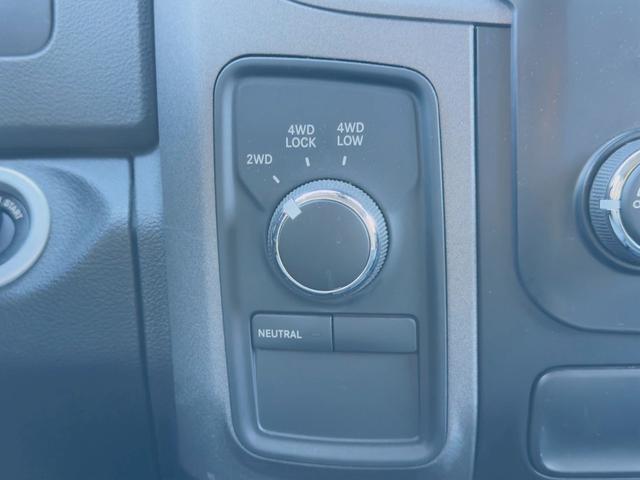 ダッジ・ラム 　４ＷＤ　積載３００ｋｇ　ナビ　サイドステップ　クルーズコントロール　オートライト　オートエアコン　ステアリングスイッチ　フロントフォグライト　トノカバー付き（34枚目）