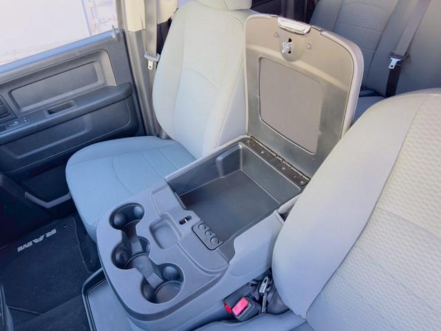 ダッジ・ラム 　４ＷＤ　積載３００ｋｇ　ナビ　サイドステップ　クルーズコントロール　オートライト　オートエアコン　ステアリングスイッチ　フロントフォグライト　トノカバー付き（42枚目）