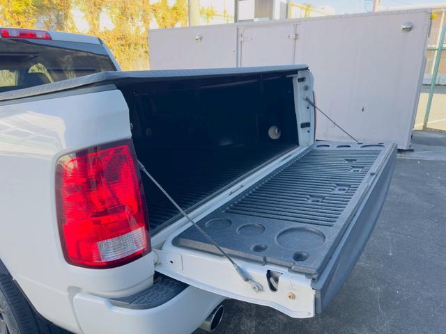 ダッジ・ラム 　４ＷＤ　積載３００ｋｇ　ナビ　サイドステップ　クルーズコントロール　オートライト　オートエアコン　ステアリングスイッチ　フロントフォグライト　トノカバー付き（58枚目）