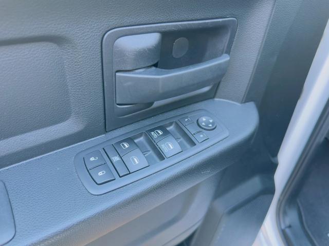 ダッジ・ラム 　４ＷＤ　積載３００ｋｇ　ナビ　サイドステップ　クルーズコントロール　オートライト　オートエアコン　ステアリングスイッチ　フロントフォグライト　トノカバー付き（73枚目）