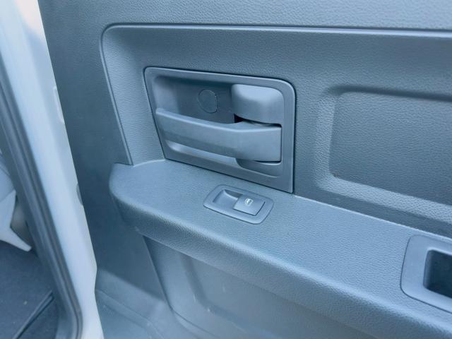 ダッジ・ラム 　４ＷＤ　積載３００ｋｇ　ナビ　サイドステップ　クルーズコントロール　オートライト　オートエアコン　ステアリングスイッチ　フロントフォグライト　トノカバー付き（77枚目）