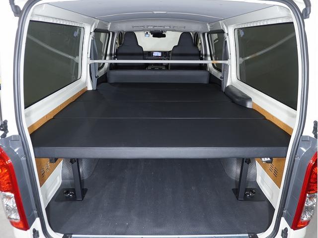 ハイエースバン ロングDX GLパッケージ LEDヘッドランプ/イージークローザー/SRSエアバック/自動防眩インナーミラー(バックカメラ内臓)/EC-17ブラックポリッシュ/ローダウン/バッドパネル/シートカバー/ベッドキット/(61枚目)