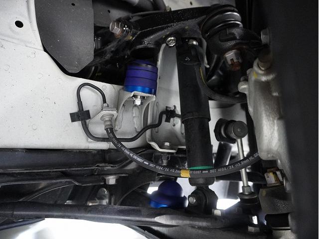 ハイエースバン ロングDX GLパッケージ LEDヘッドランプ/イージークローザー/SRSエアバック/自動防眩インナーミラー(バックカメラ内臓)/EC-17ブラックポリッシュ/ローダウン/バッドパネル/シートカバー/ベッドキット/(64枚目)