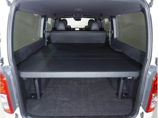 ハイエースバン スーパーGL ダークプライムII 両側電動パワースライドドア・パノラミックビューモニター・デジミラ・ESSEX ENCB-17ブラック・FスポイラーVer4・2インチLD・シートカバー・ベットキット・Panasonicナビ・ETC(62枚目)