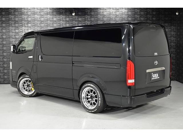 ハイエースバン スーパーGL ダークプライムII パノラミックビューモニター/デジタルインナーミラー/ダイアトーン7インチナビ/ENCB17 ハイパーグロス/フローリング施工/フロントスポイラー/カスタムベットキット(24枚目)