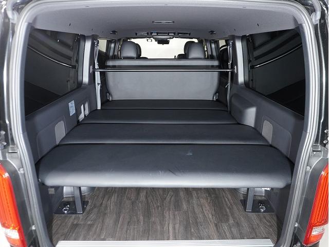 ハイエースバン スーパーGL ダークプライムII パノラミックビューモニター/デジタルインナーミラー/ダイアトーン7インチナビ/ENCB17 ハイパーグロス/フローリング施工/フロントスポイラー/カスタムベットキット(68枚目)