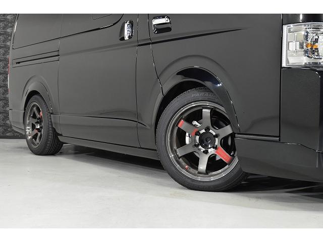 ハイエースバン スーパーGL ダークプライムII パノラミックビューモニター/14段ショックアブソーバー/スタビライザー/天井スピーカー/Aピラースピーカー/2インチローダウン/ボルクレーシング/エンジンルームカバー(9枚目)